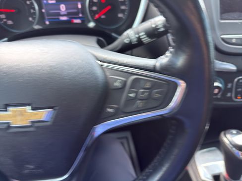 Used 2020 Chevrolet Equinox LT FWD image 18