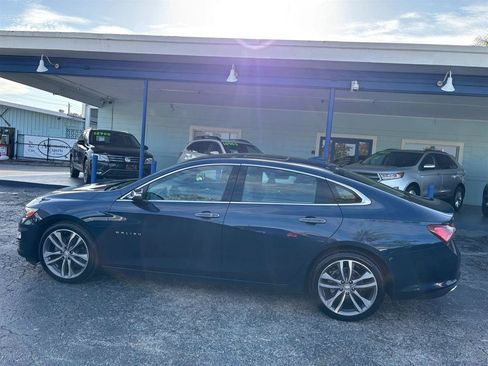 Used 2019 Chevrolet Malibu Premier w/ Sun and Wheel Package FWD image 2
