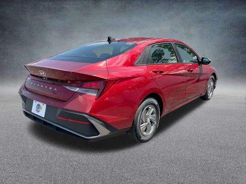 Used 2025 Hyundai Elantra SE image 31