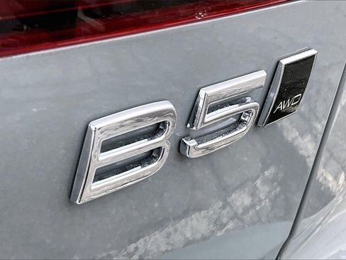 New 2026 Volvo V60 B5 Cross Country Ultra w/ Protection Package Premier AWD/4WD image 9