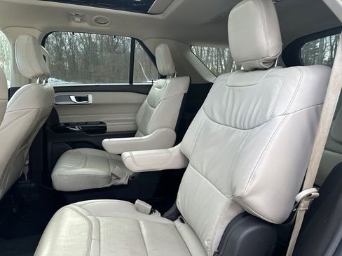 Used 2021 Ford Explorer Platinum w/ Equipment Group 601A image 21