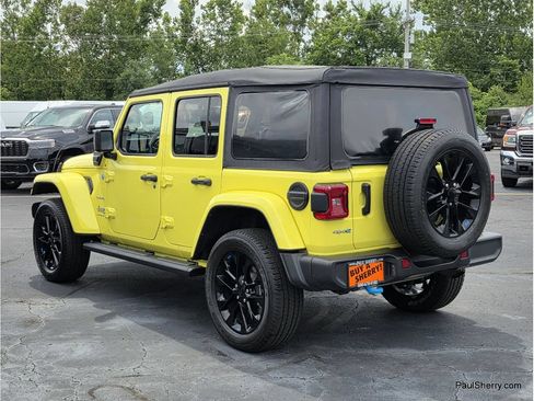 Used 2023 Jeep Wrangler Unlimited Sahara w/ Cold Weather Group AWD/4WD image 10