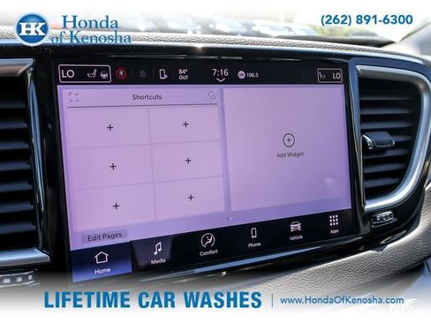 Used 2024 Chrysler Pacifica Touring-L FWD image 17