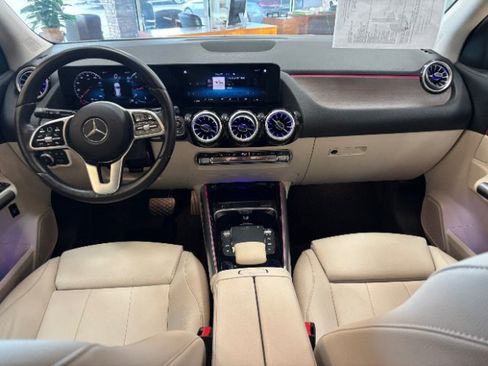 Used 2023 Mercedes-Benz GLA 250 4MATIC w/ Premium Package image 12