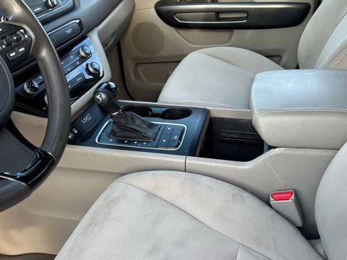 Used 2015 Kia Sedona LX w/ LX Convenience Package image 12