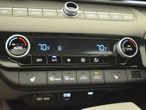 Used 2025 Hyundai Elantra SEL image 16