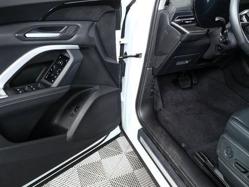 Certified 2025 Audi Q5 Premium w/ Convenience Package image 7