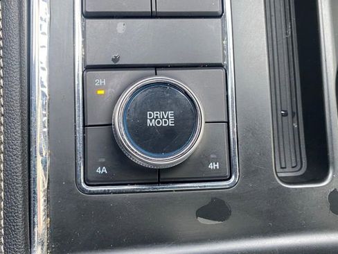 Used 2023 Ford Expedition XLT image 24