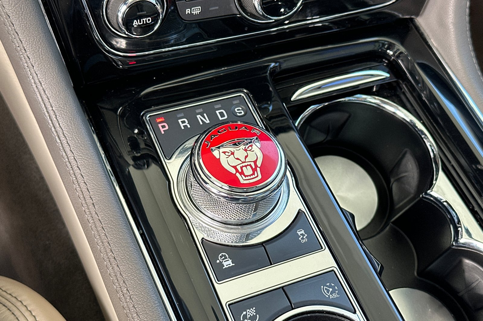 Used 2016 Jaguar XJ R-Sport RWD image 26