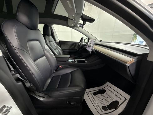 Used 2022 Tesla Model Y Performance image 27