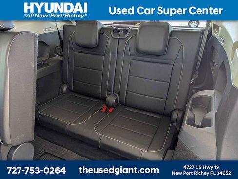 Used 2021 Volkswagen Tiguan SE w/ Panoramic Sunroof Package image 15