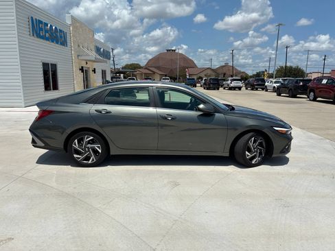 Used 2024 Hyundai Elantra SEL w/ Convenience Package FWD image 2
