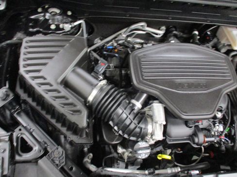 Certified 2023 GMC Acadia Denali w/ Denali Ultimate Package image 39