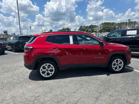 Used 2025 Jeep Compass Latitude AWD/4WD image 8