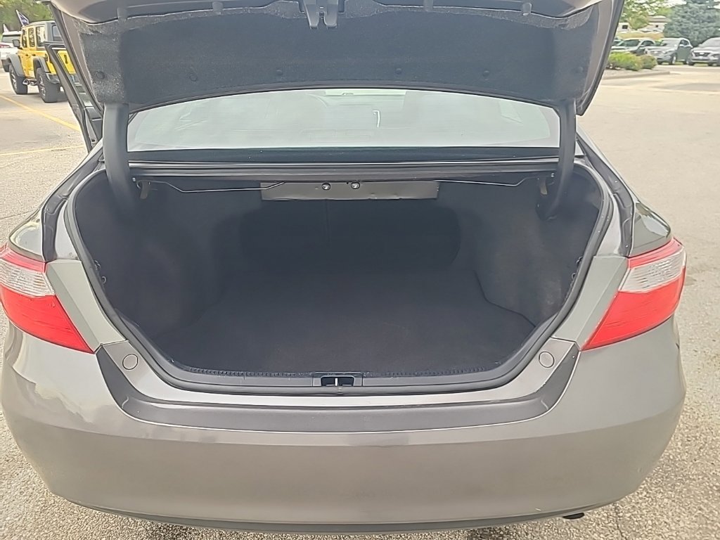 Used 2015 Toyota Camry LE FWD image 17