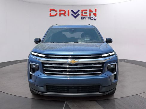 New 2026 Chevrolet Traverse LT w/ Sun and Wheel Package FWD image 9