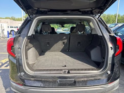 Used 2019 GMC Terrain SLE w/ LPO, Floor Liner Package FWD image 10
