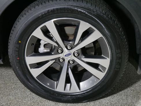 Used 2020 Ford Explorer Platinum w/ Premium Technology Package image 15