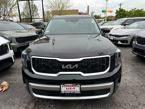 Used 2023 Kia Telluride EX w/ EX Captain's Chair Package FWD image 2