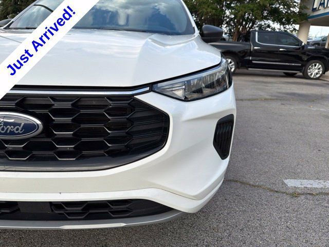 Used 2023 Ford Escape ST-Line w/ Tech Pack #1 AWD/4WD image 9
