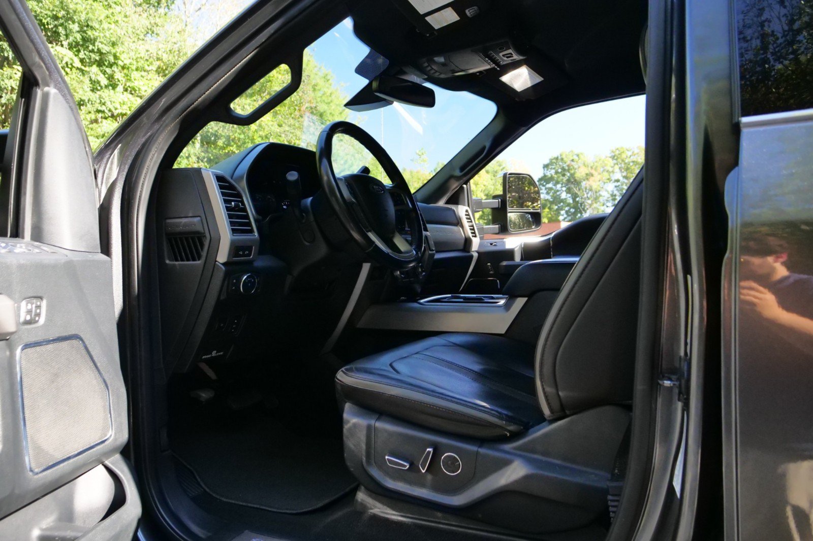 Used 2019 Ford F350 Platinum AWD/4WD image 28