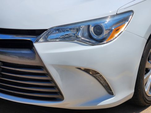 Used 2016 Toyota Camry XLE w/ Moonroof Package FWD image 6