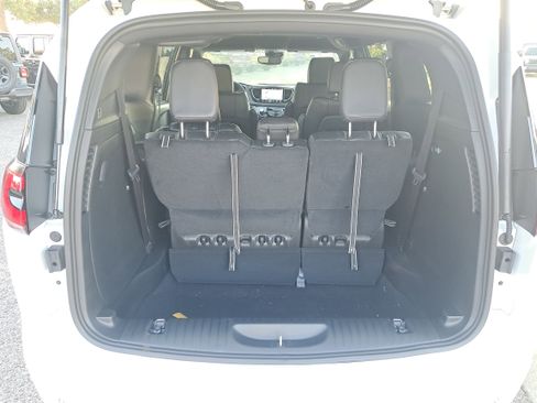 New 2026 Chrysler Pacifica Select image 6