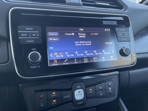 Used 2018 Nissan Leaf SV w/ Protection Package image 24