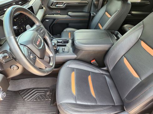 Used 2024 GMC Sierra 1500 AT4 w/ Technology Package AWD/4WD image 10
