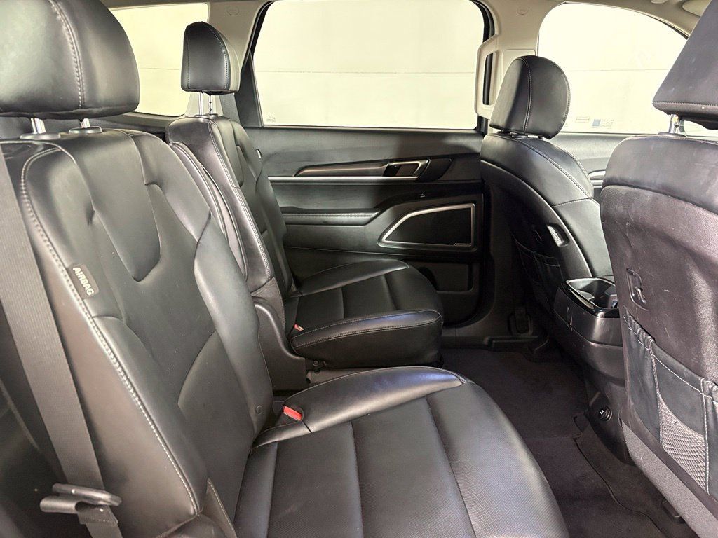Used 2025 Kia Telluride S FWD image 17