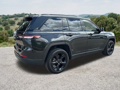 Used 2024 Jeep Grand Cherokee Limited w/ Black Appearance Package RWD image 9