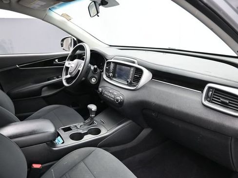 Used 2019 Kia Sorento L FWD image 29