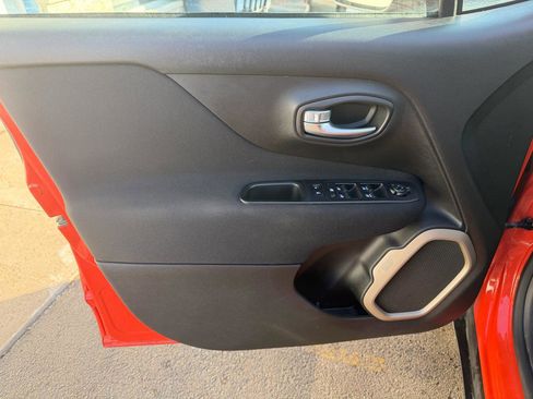 Used 2015 Jeep Renegade Latitude w/ Popular Equipment Group image 12