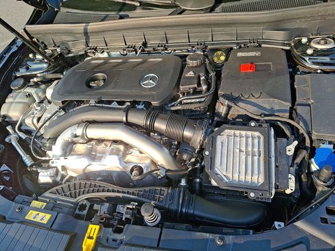 Used 2024 Mercedes-Benz GLB 250 4MATIC image 28