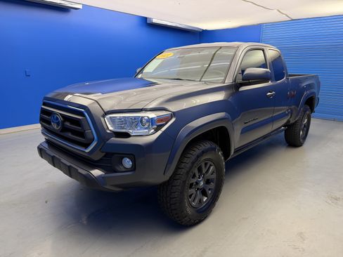 Used 2021 Toyota Tacoma SR5 AWD/4WD image 4