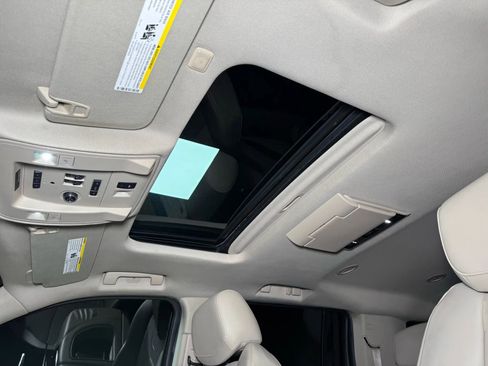 Used 2015 Cadillac Escalade ESV Premium image 40