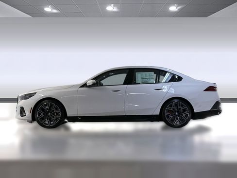 New 2026 BMW i5 eDrive40 w/ M Sport Package RWD image 2