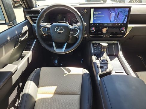 Used 2025 Lexus GX 550 AWD/4WD image 4