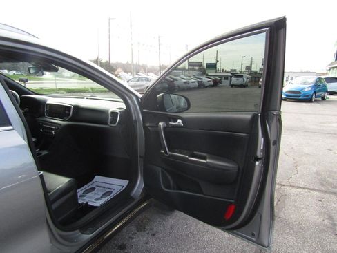 Used 2020 Kia Sportage S image 23