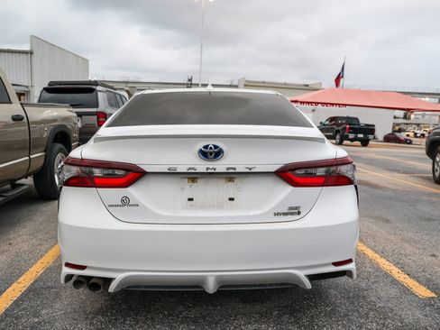 Used 2022 Toyota Camry SE image 9