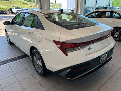 New 2026 Hyundai Elantra SE FWD image 6