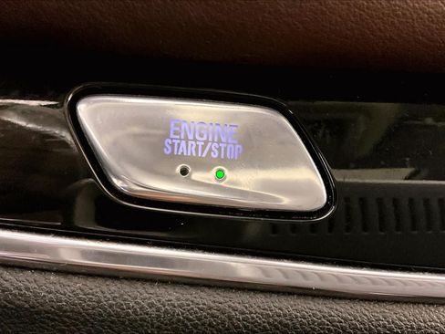 Used 2020 Buick Enclave Avenir w/ Avenir Technology Package FWD image 32