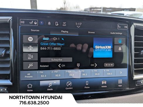 Used 2024 Chrysler Pacifica Touring-L image 21