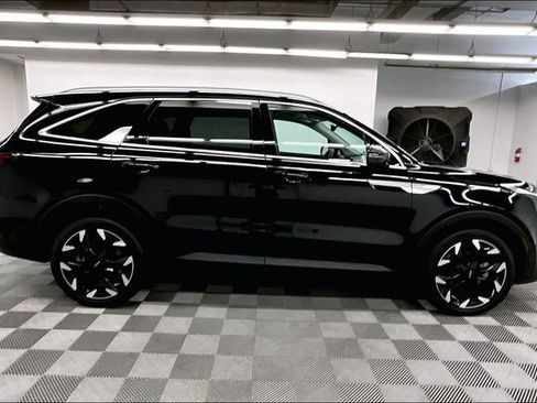 Used 2025 Kia Sorento SX FWD image 15