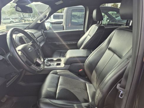 Used 2021 Ford Expedition XLT RWD image 2