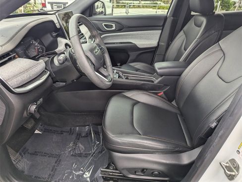 Certified 2024 Jeep Compass Latitude image 22