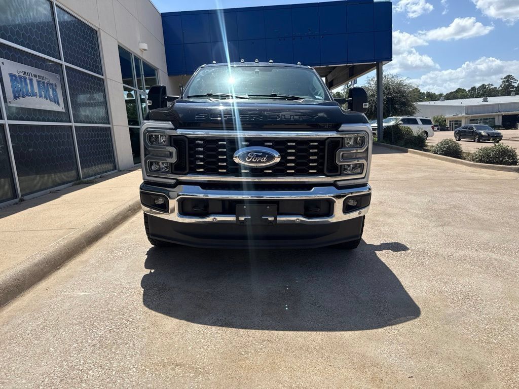 Used 2023 Ford F350 Lariat w/ Lariat Ultimate Package AWD/4WD image 3