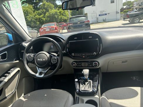 Used 2023 Kia Soul EX FWD image 22