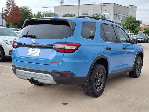 Used 2025 Honda Pilot TrailSport image 4