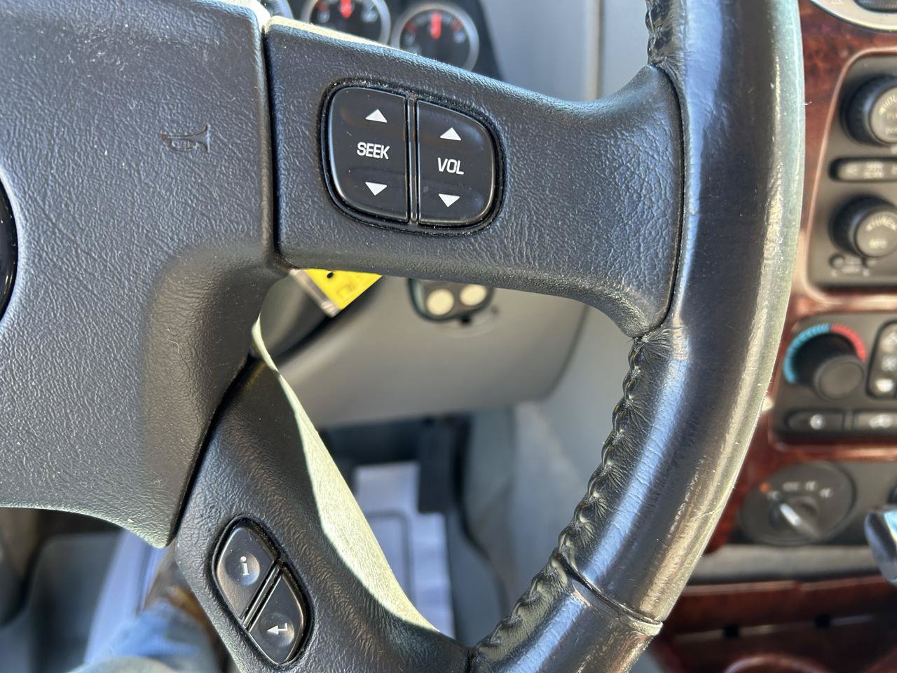 Used 2007 GMC Envoy SLT AWD/4WD image 20